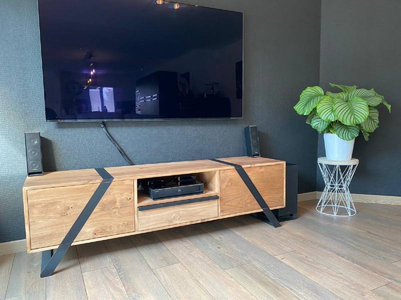 Fabriquer un meuble télé sur mesure en bois massif à bordeaux